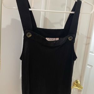 Black button tank